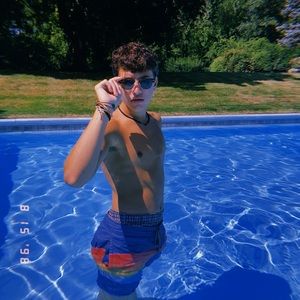 Meet your Posher, Maxwell